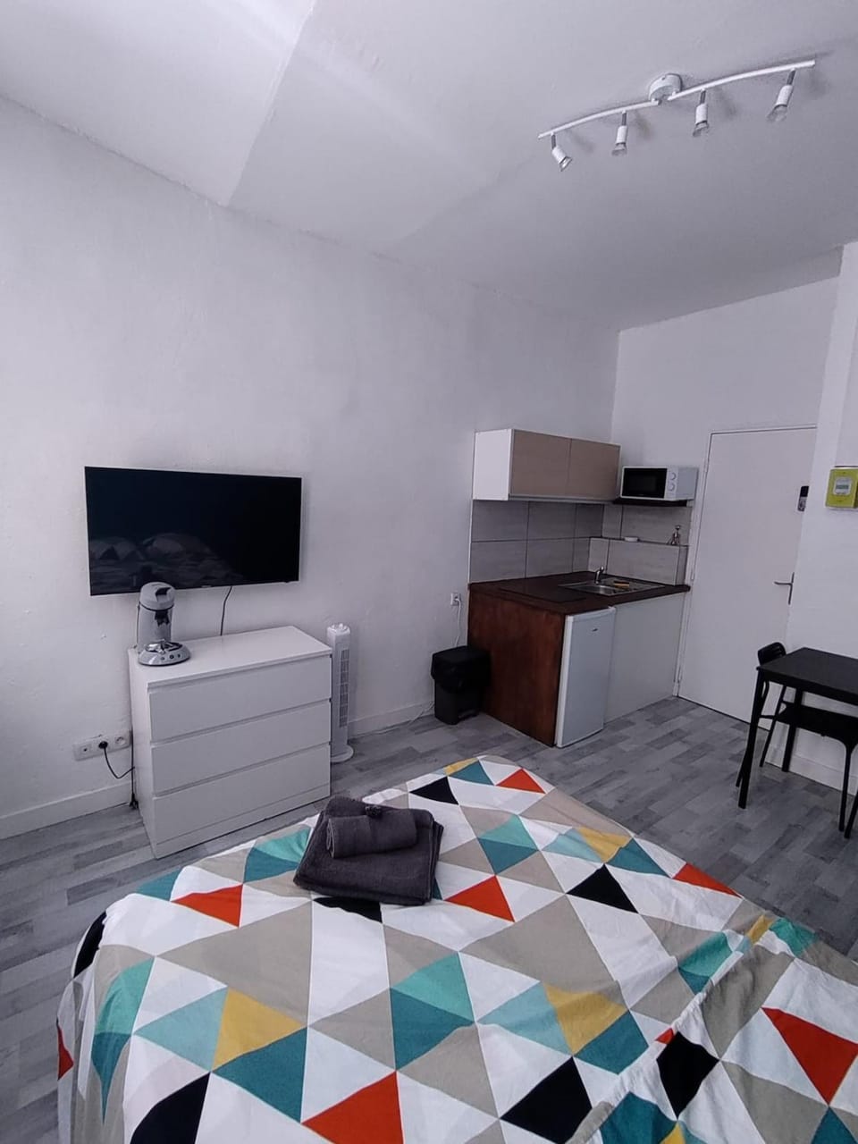 BudgetBnb 161 historic center Apartment in Toulon