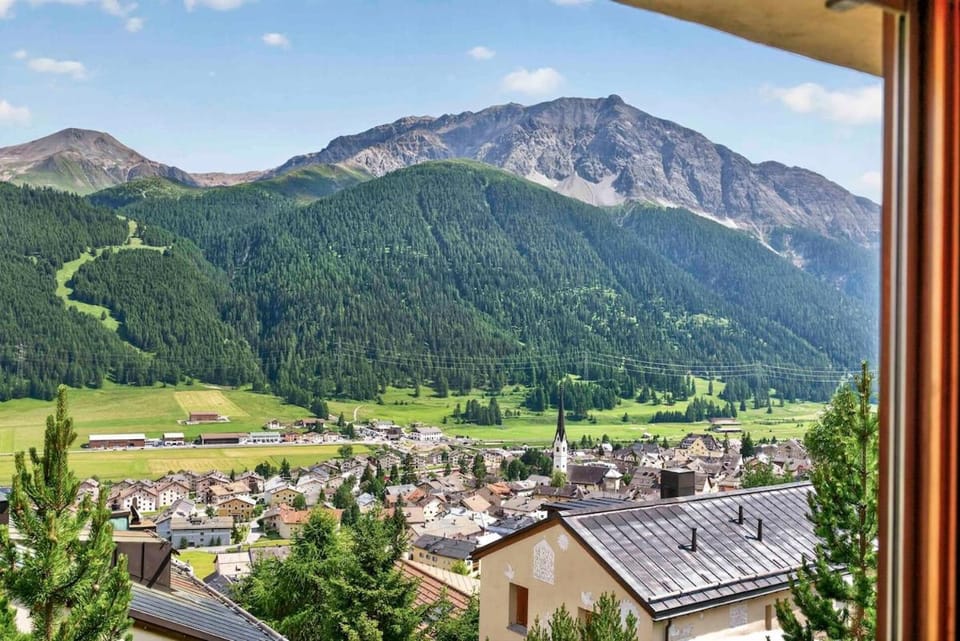 5 bedrooms Family Home near Sankt Moritz Apartment in Canton of Grisons