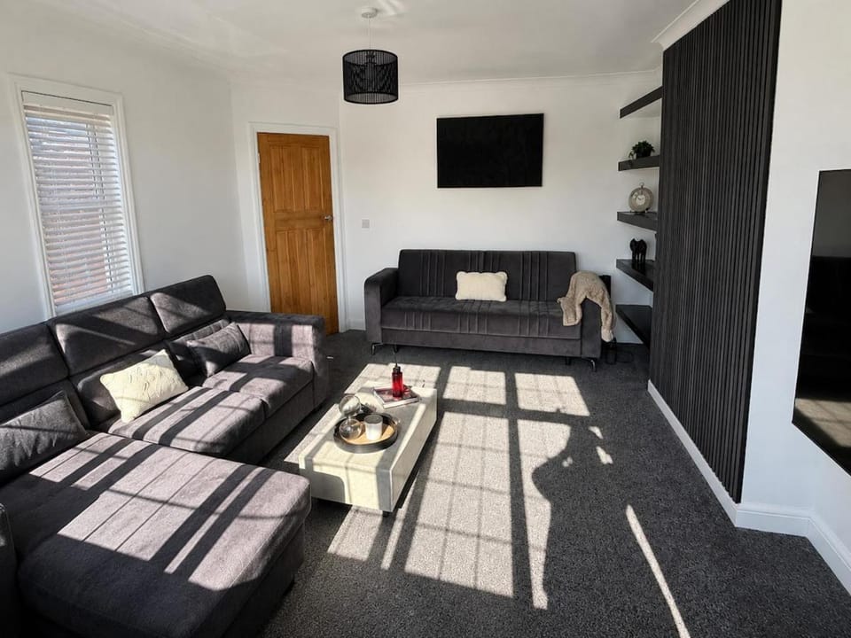 Gaming Loft I Walk to Stadium I Sleeps 8 Apartment in Wembley