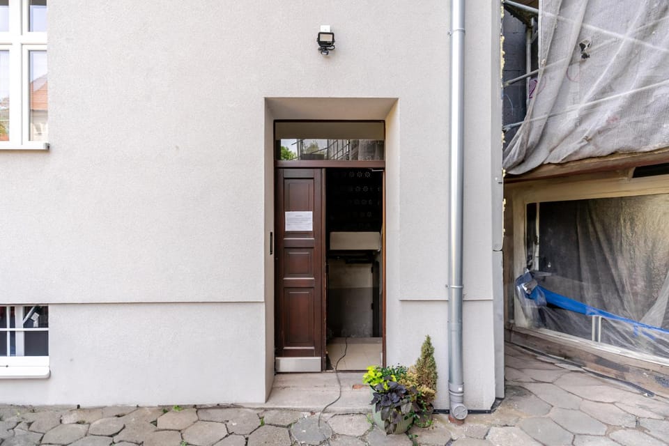 Property building, Day