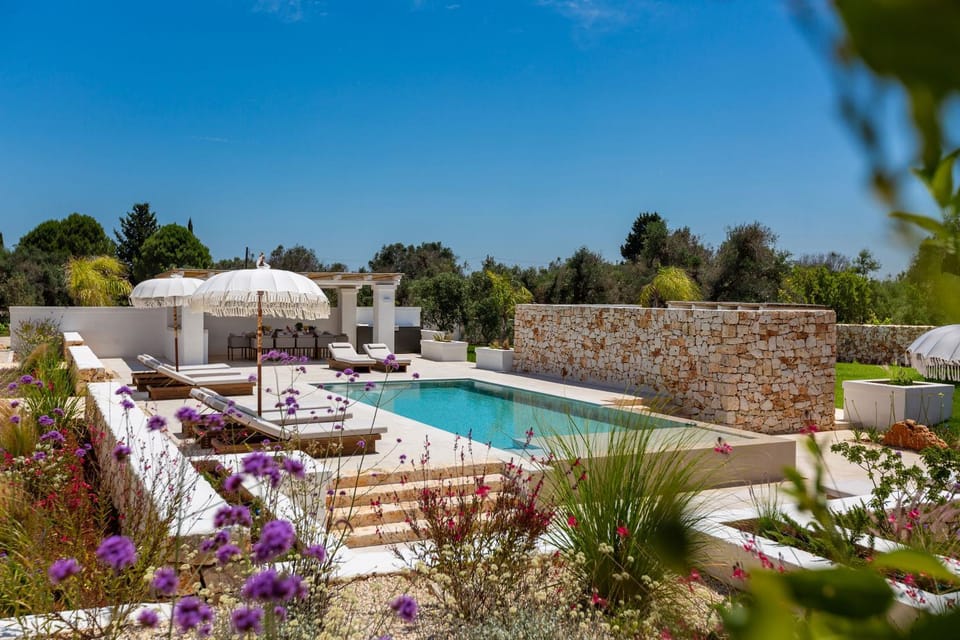 Swimming pool, sunbed