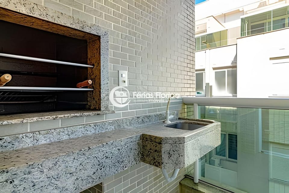 Apartamento a Poucos Passos do Mar: Conforto e Lazer Apartment in Florianopolis