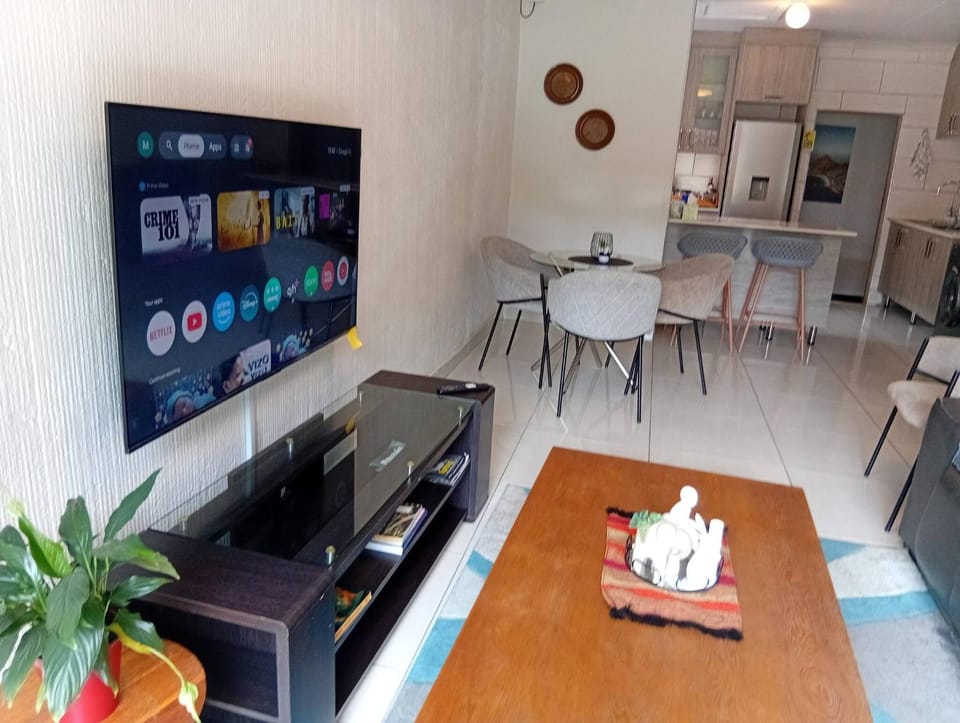 Communal lounge/ TV room, TV and multimedia, Living room