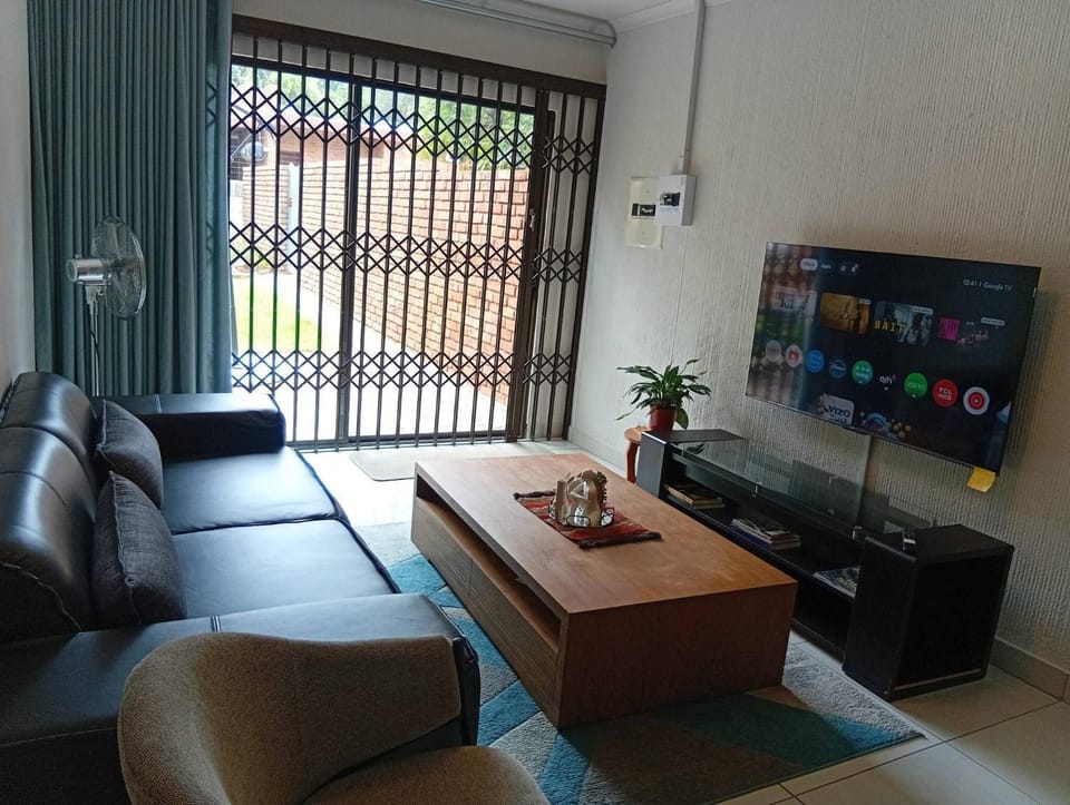 Communal lounge/ TV room, TV and multimedia, Living room