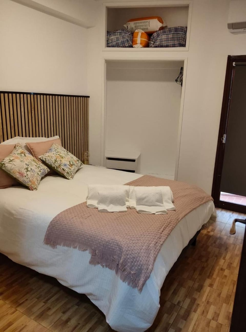 Bed, Bedroom, wardrobe
