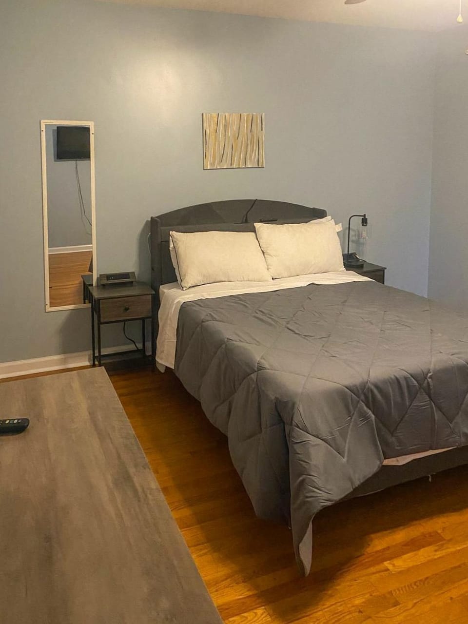 Photo of the whole room, Bedroom