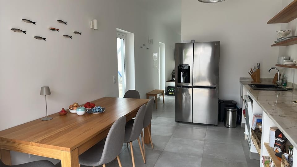 Restaurant/places to eat, Communal kitchen