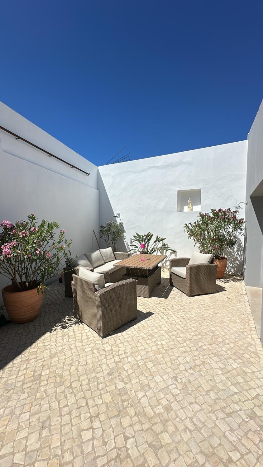 Property building, Lounge or bar