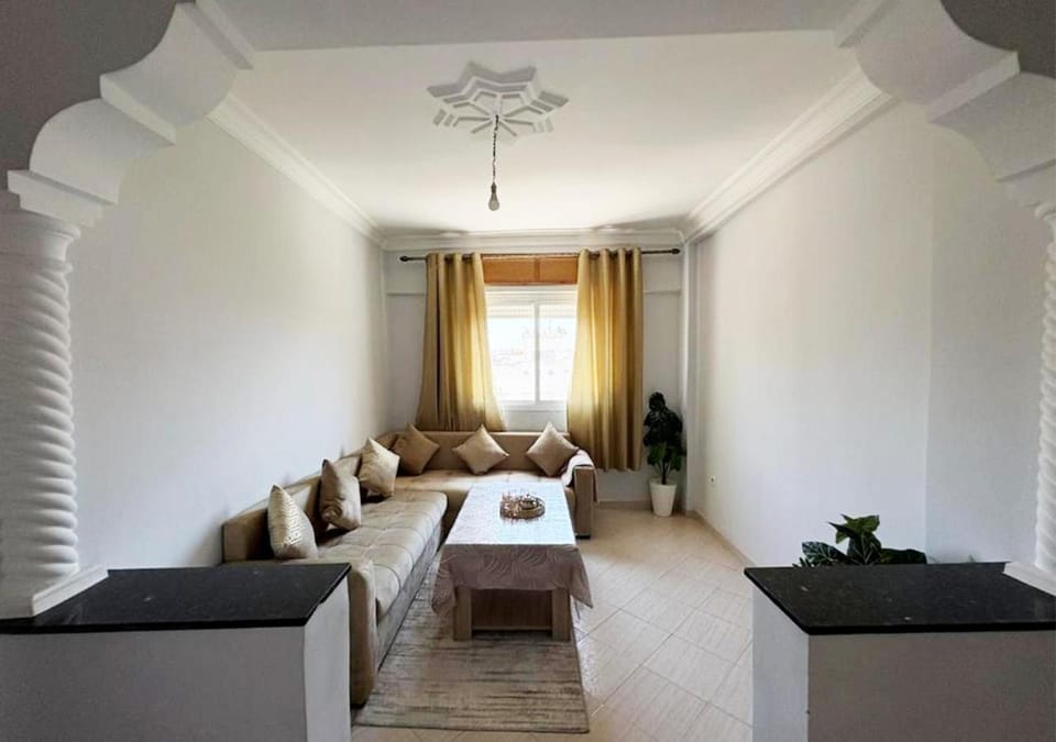Living room, Photo of the whole room, Seating area
