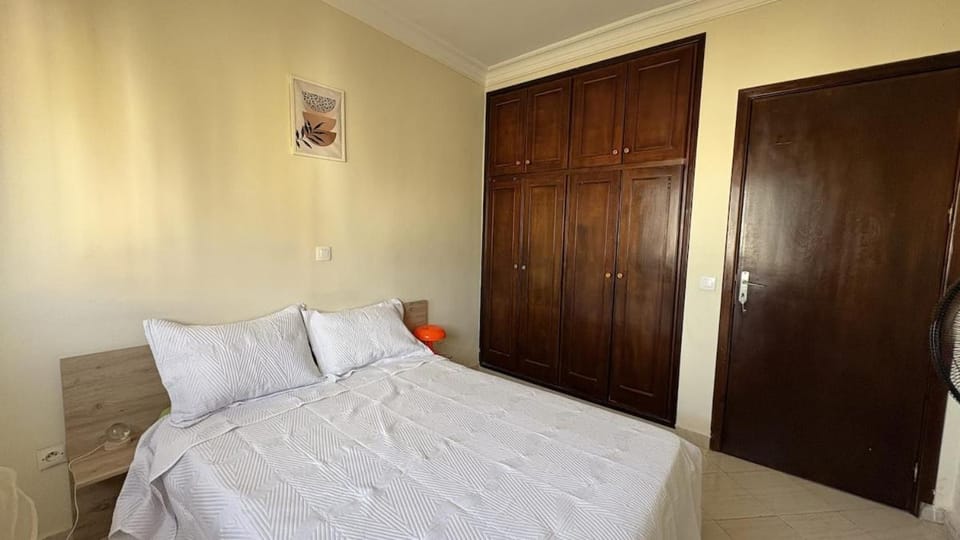 Photo of the whole room, Bedroom