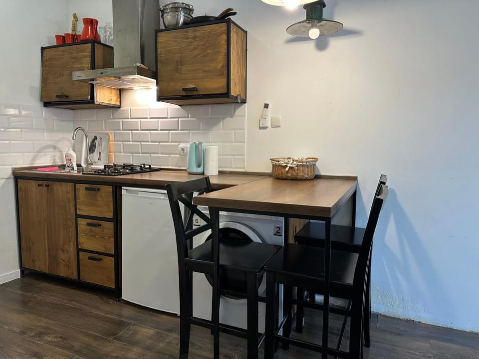 Kitchen or kitchenette, Dining area, stove, washing machine