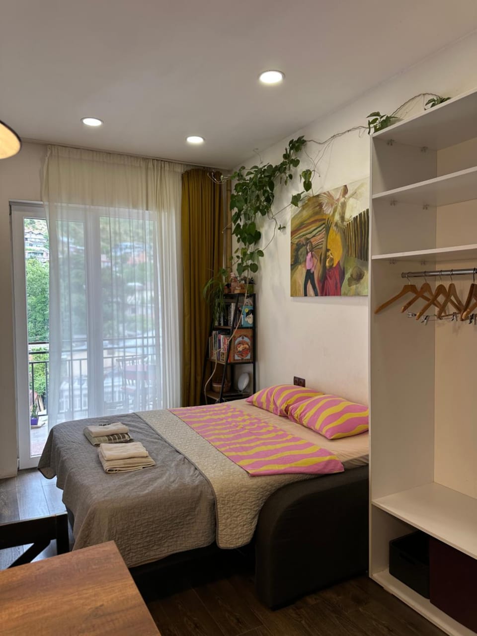 Bed, Photo of the whole room