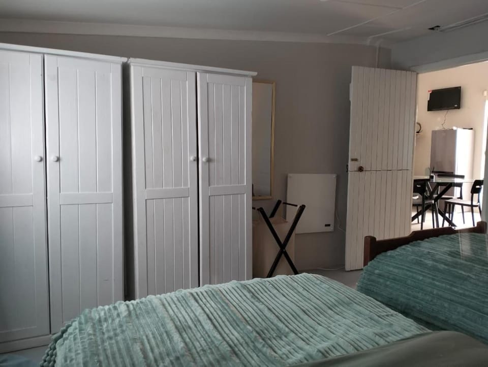 Bedroom, wardrobe