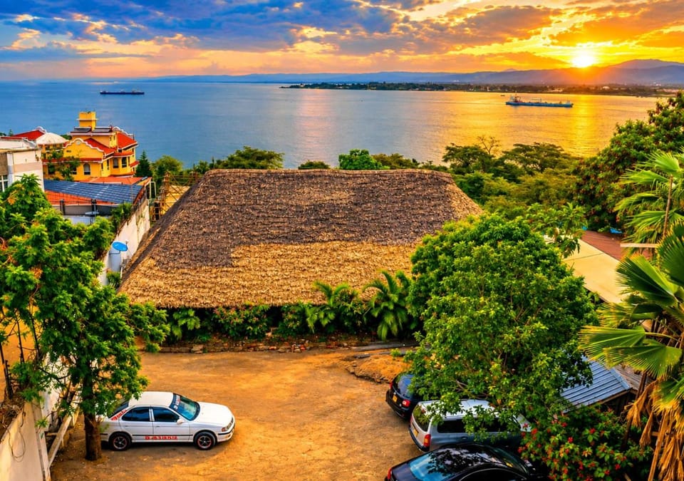 Property building, Nearby landmark, Neighbourhood, Natural landscape, Bird's eye view, Lake view, Sunrise, Sunset, Parking