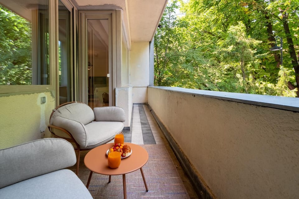Patio, Spring, Day, Garden, View (from property/room), Balcony/Terrace, Seating area, Garden view