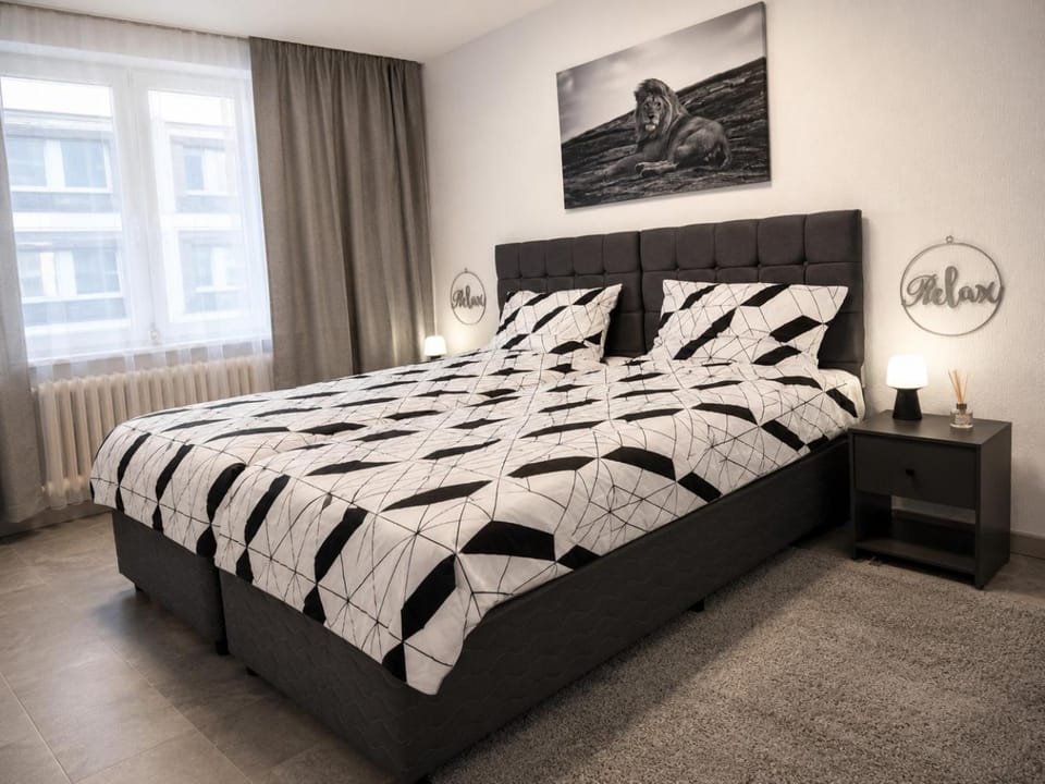 Photo of the whole room, Bedroom