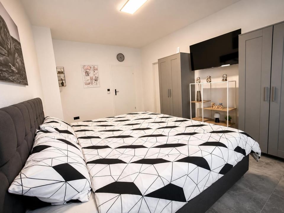 Photo of the whole room, Bedroom