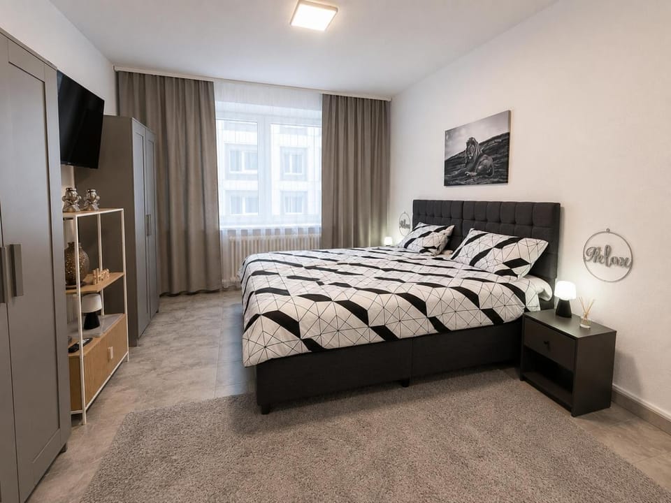 Photo of the whole room, Bedroom