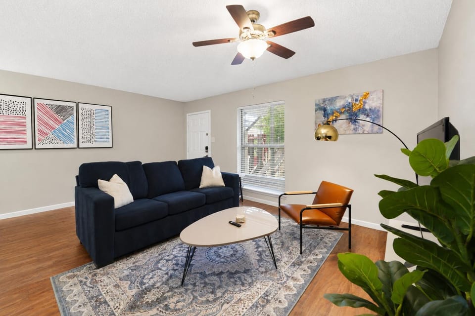 Central Quaint 1BR King Suites Close to UT, Moody Center, & DT Apartment in Austin