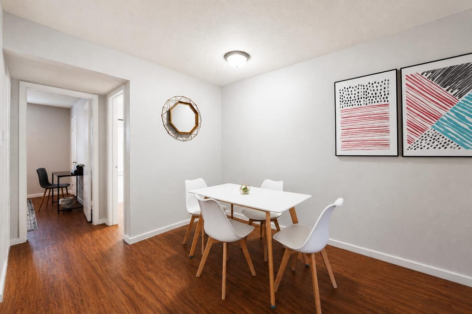 Central Quaint 1BR King Suites Close to UT, Moody Center, & DT Apartment in Austin