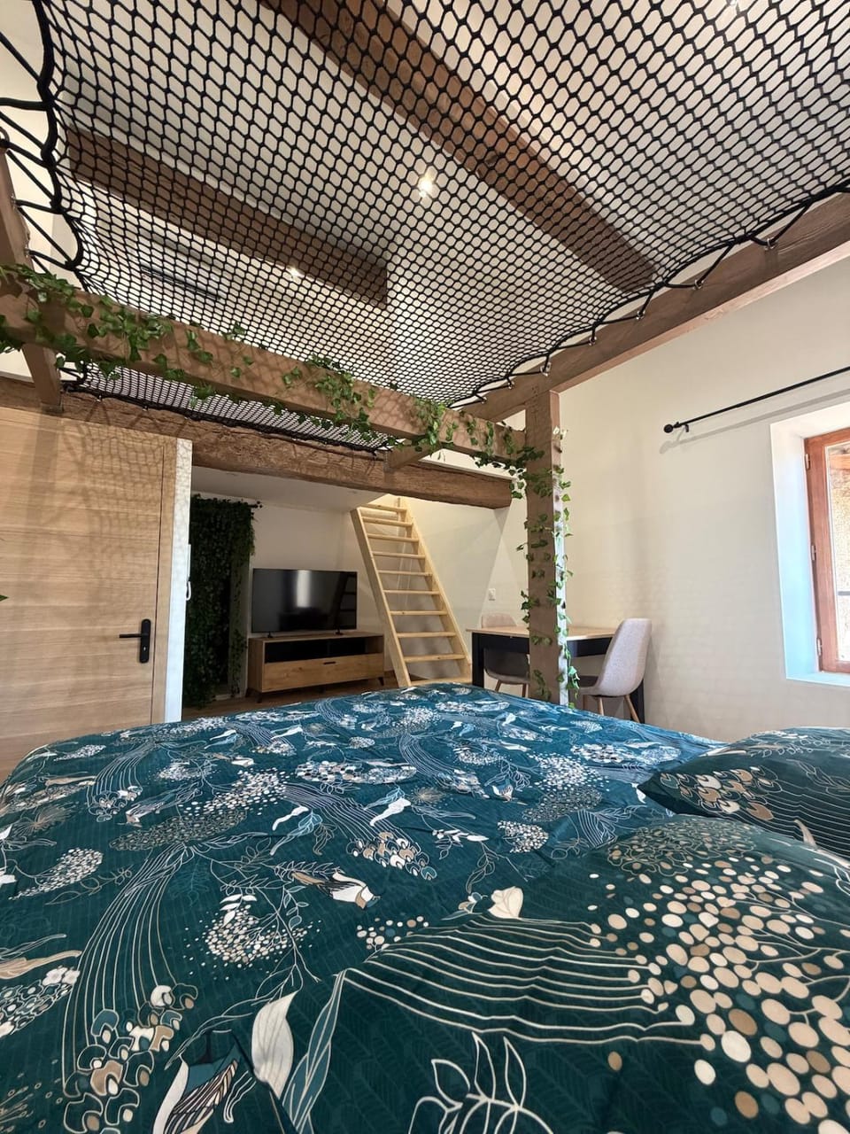 Studio atypique avec filet suspendu & mezzanine Apartment in Lorgues