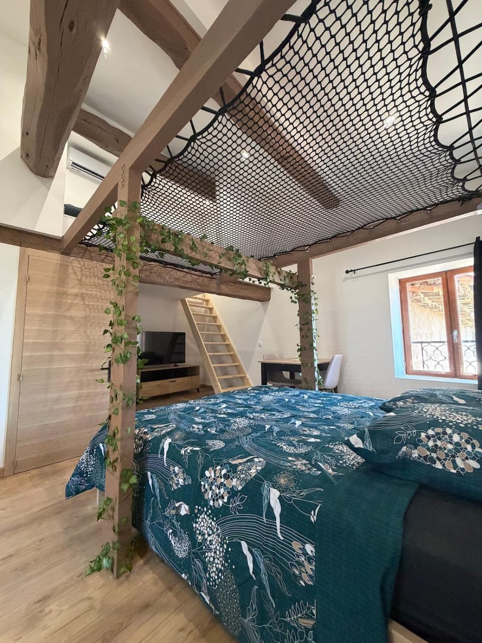 Studio atypique avec filet suspendu & mezzanine Apartment in Lorgues