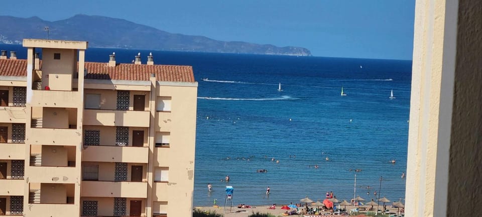 Apto con vistas a la bahía, piscina, wifi, parking Apartment in L'Escala