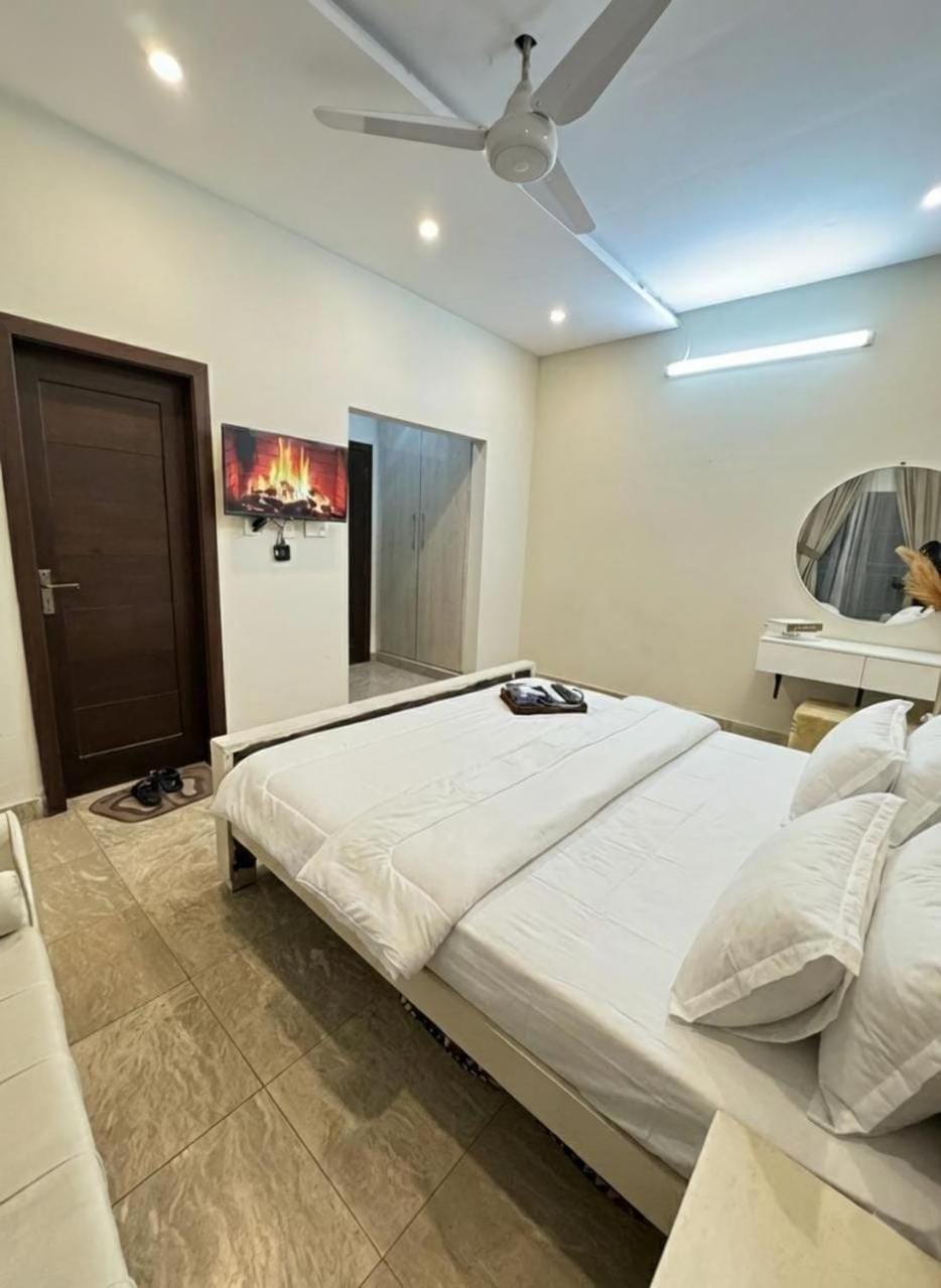 Marvel Den,Center of city,Gulberg Apartment in Lahore