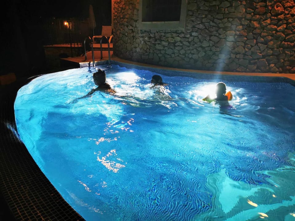 Torre con piscina, barbacoa, wifi. Chalet in L'Escala