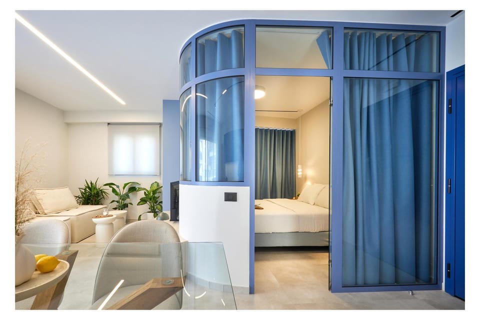 Bed, Living room, Photo of the whole room, Seating area, Bedroom