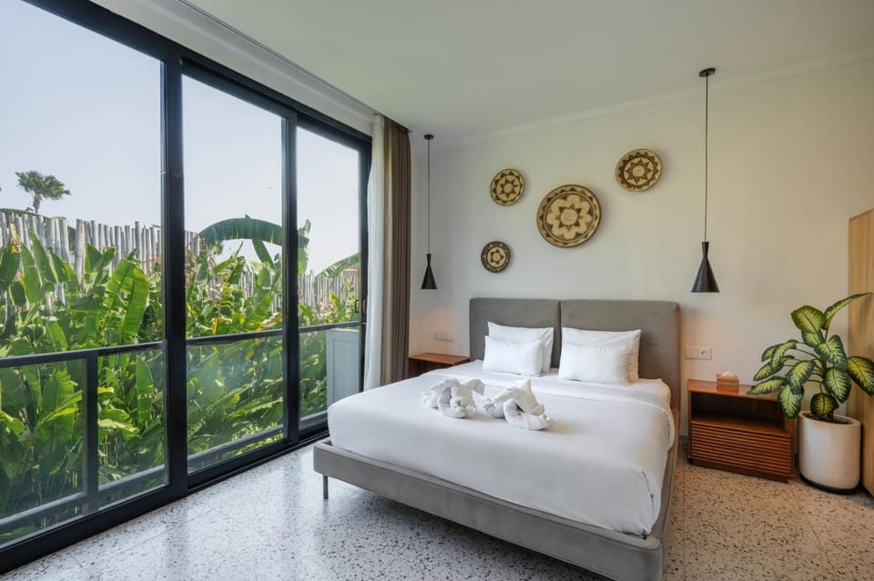 Bed, Natural landscape, Photo of the whole room, Bedroom, Garden view, towels