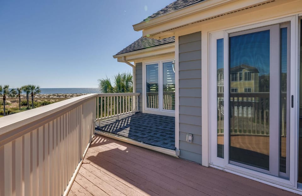 Property building, Day, Balcony/Terrace, Beach, Sea view