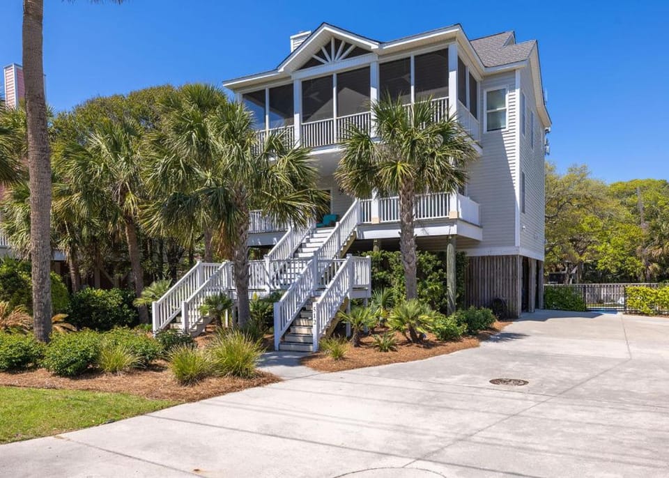 East Arctic Avenue 0512 - Conched Out House in Folly Beach