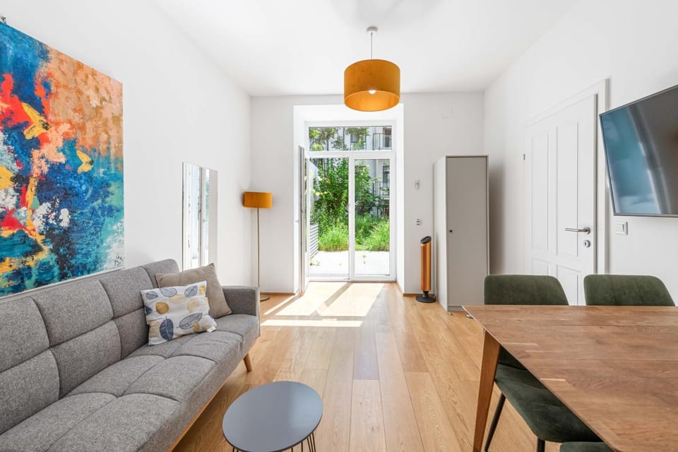 TV and multimedia, Kitchen or kitchenette, Living room, Seating area, Dining area