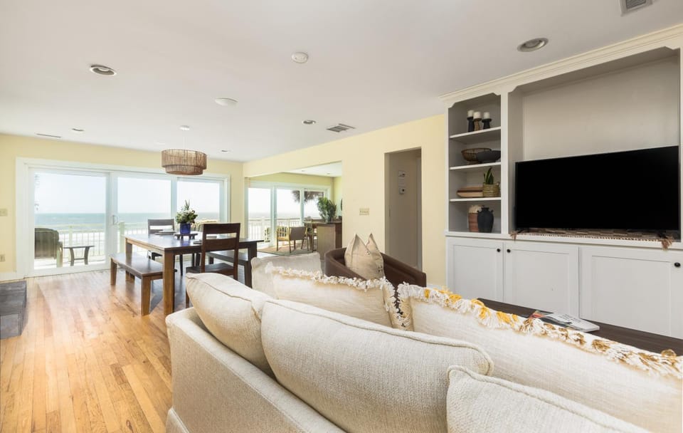 East Ashley Avenue 1407 - Surfers Paradise House in Folly Beach