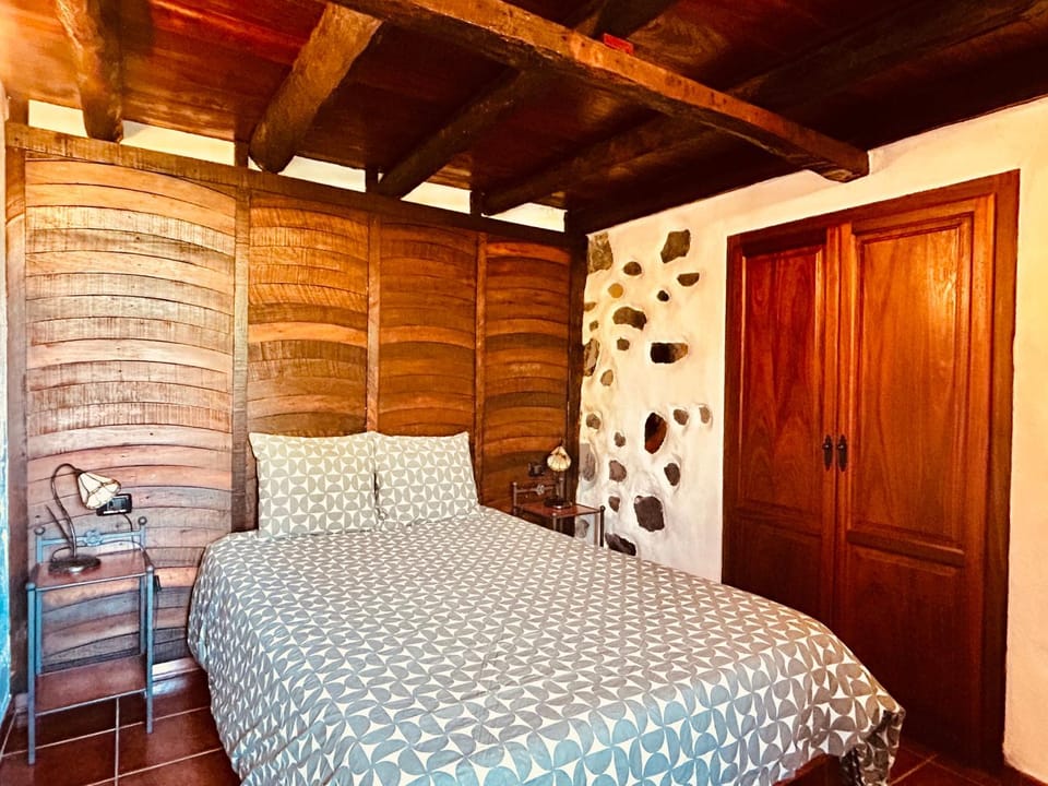 Bed, Photo of the whole room, wardrobe