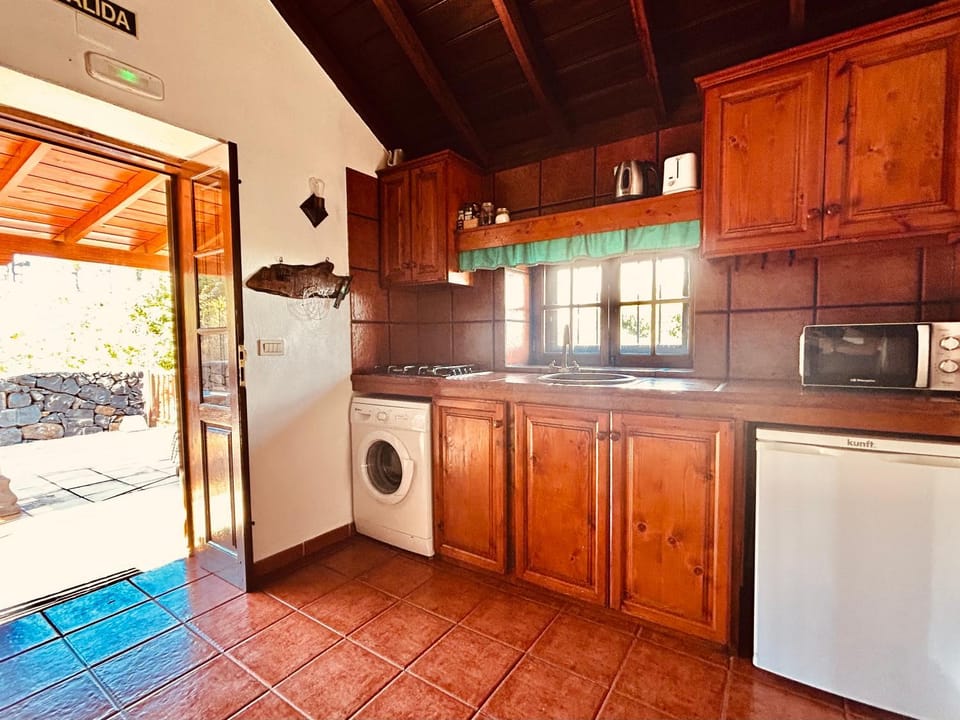 Kitchen or kitchenette, stove, washing machine