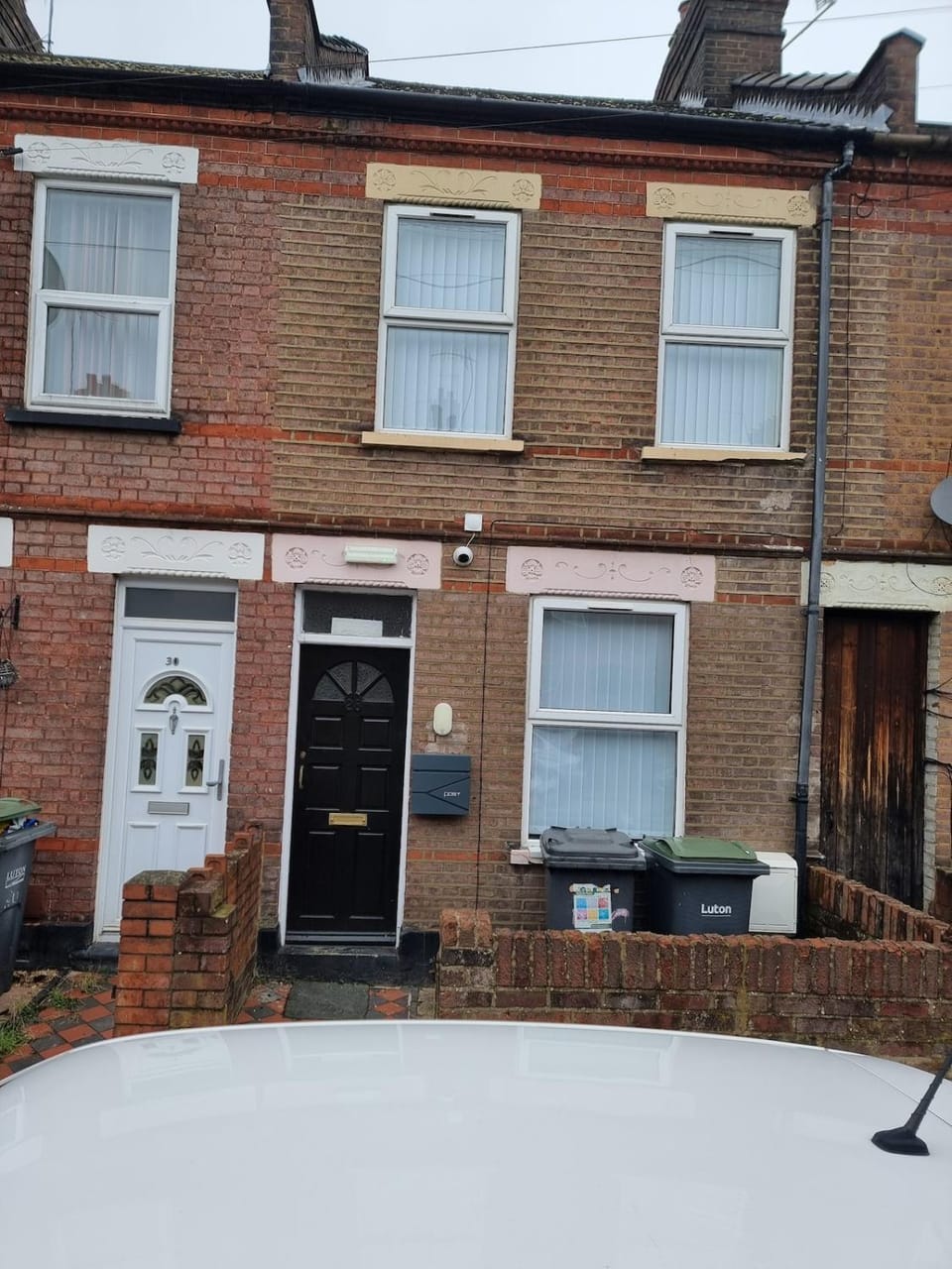 Close to town centre Bus stop nearby House in Luton