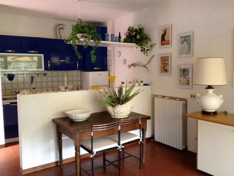 Property building, Kitchen or kitchenette, Living room