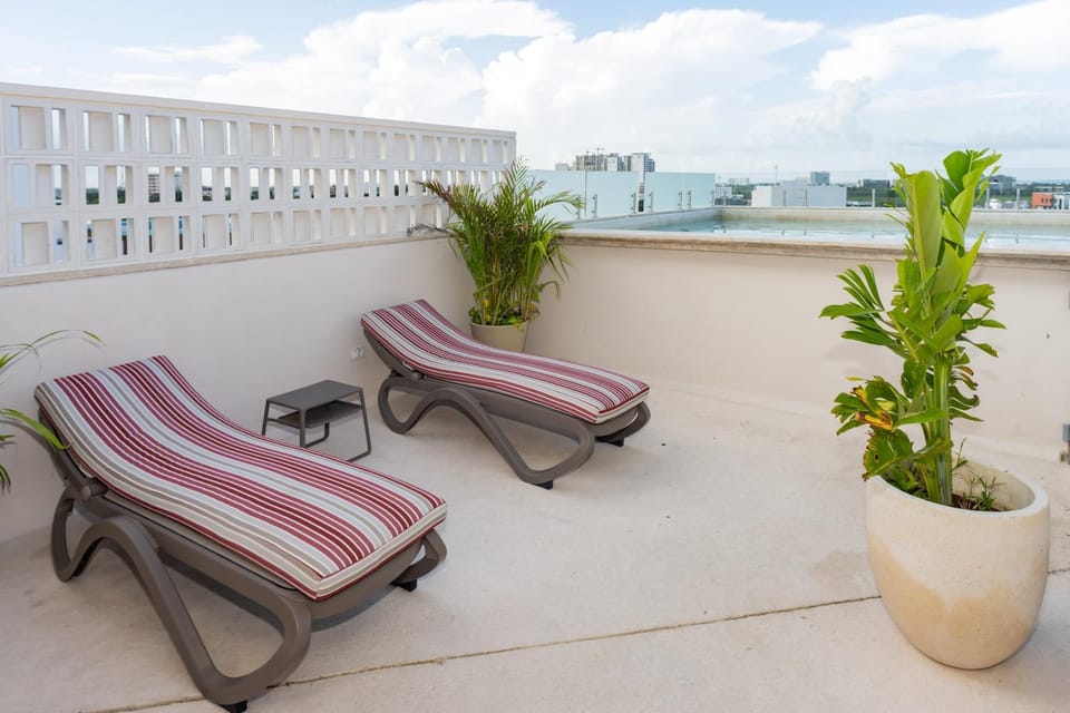 Balcony/Terrace, Swimming pool
