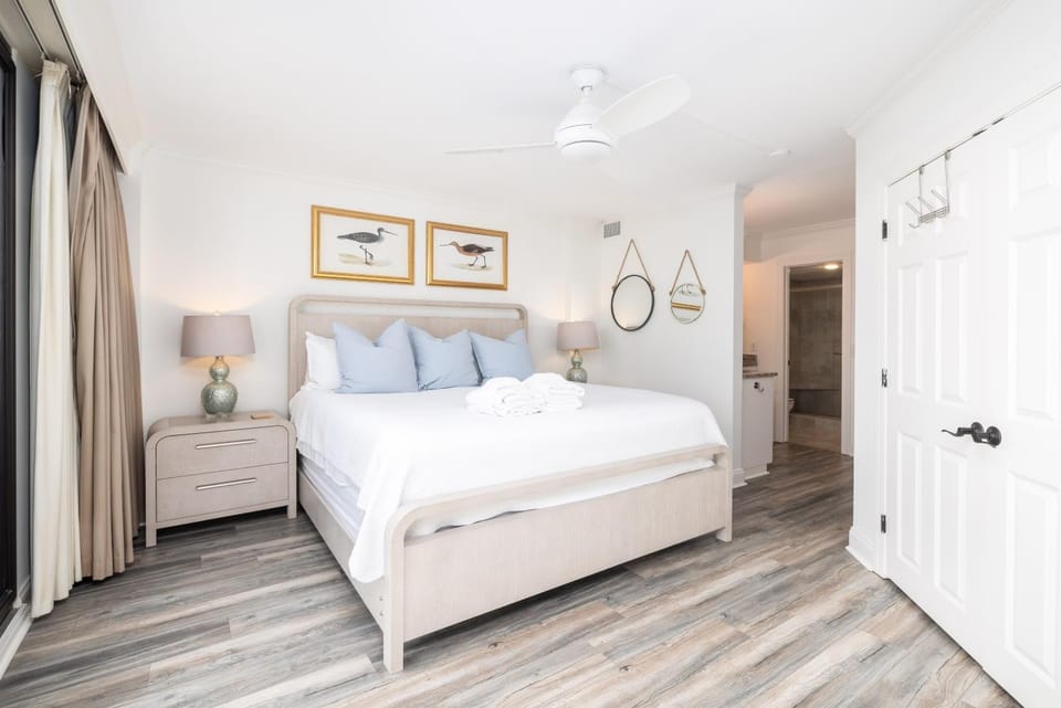 Bed, Day, Bathroom, View (from property/room), Balcony/Terrace, Bedroom, furniture, towels, wardrobe