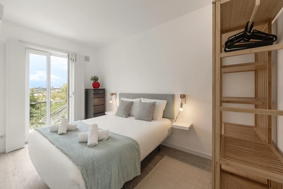 Bed, Decorative detail, Bedroom, towels