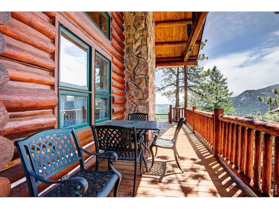 Range View on the Rocks Log Home 360 Mtn Views House in Estes Park