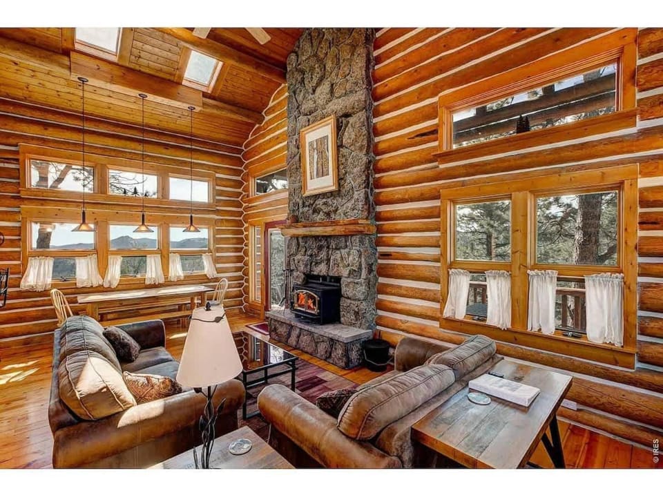 Range View on the Rocks Log Home 360 Mtn Views House in Estes Park