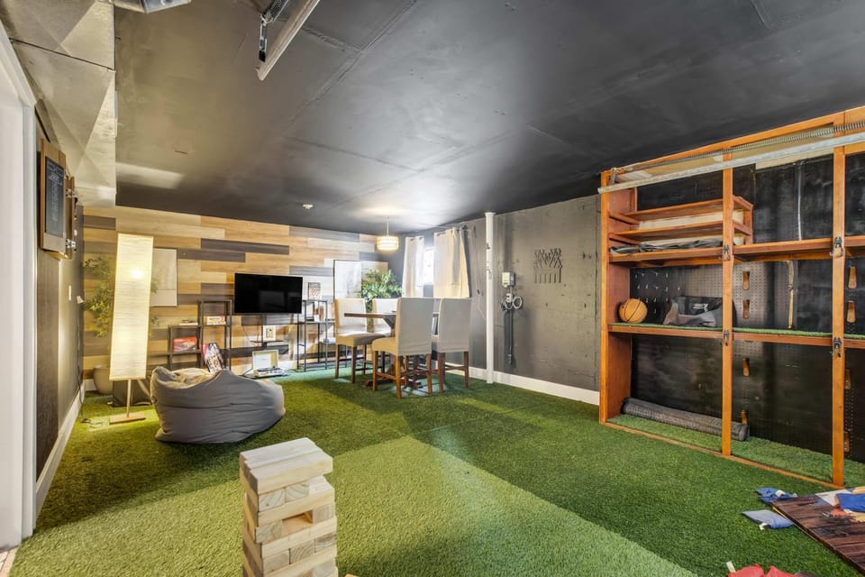 Amber Glen OCC Home w Fenced Yard & Game Room House in Old Colorado City
