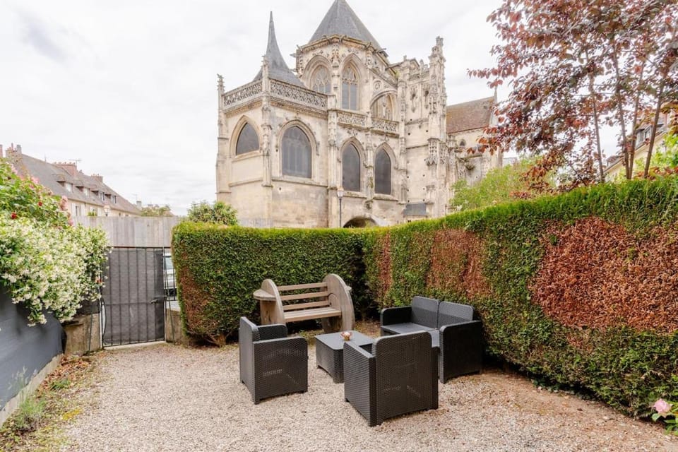 Maison de Charme et vue Historique Bed and Breakfast in Normandy