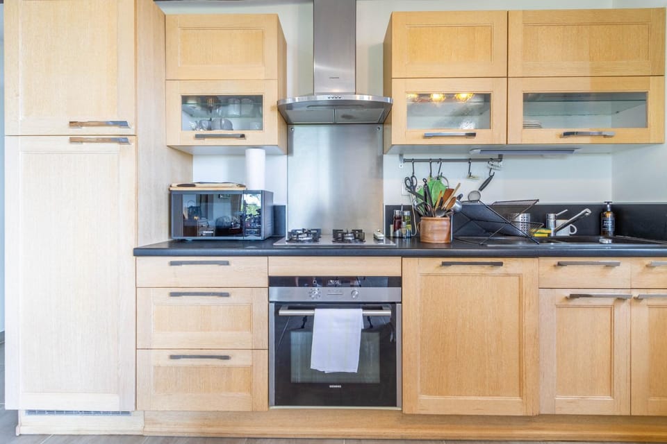 microwave, oven, stove, kitchen