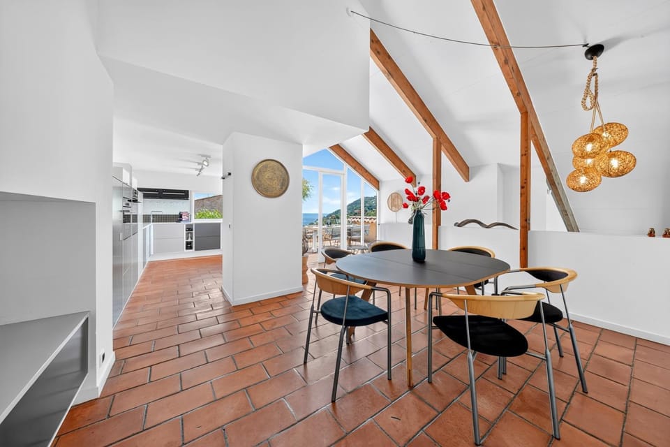 Villa vue mer au cœur des hauteurs de Théoule-sur-Mer Villa in Mandelieu-La Napoule