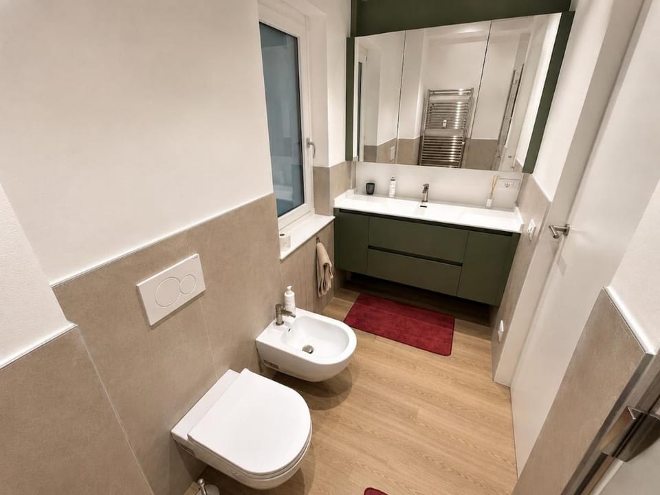 Shower, Toilet, Bathroom, bidet, towels
