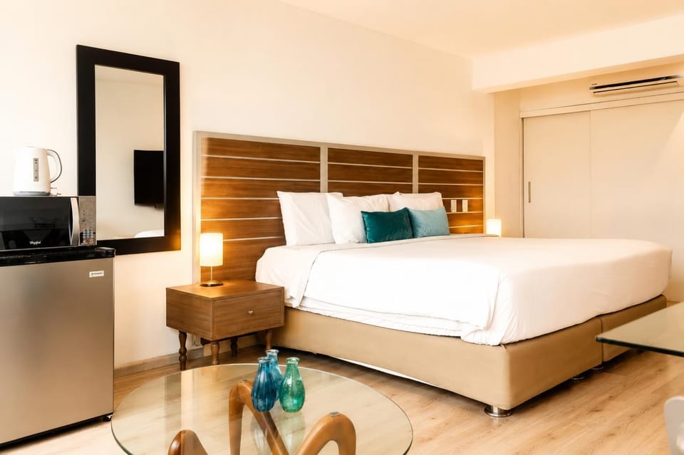 Bed, Photo of the whole room, Bedroom, minibar, air conditioner